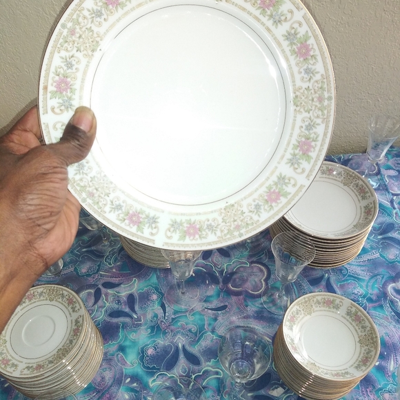 Dinnerware - Picture 3 of 8